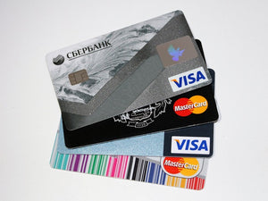 4 cartes bancaires Visa et Mastercard